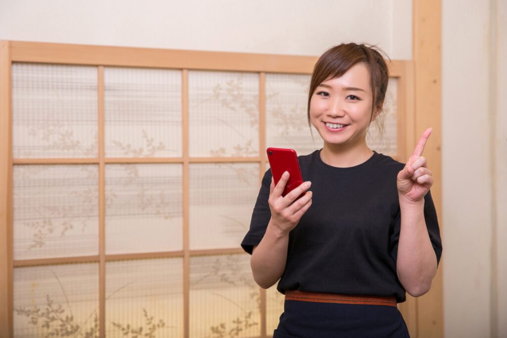 おすすめする居酒屋女性店員